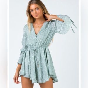 Princess Polly Cierra romper Size 2. 20$